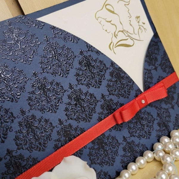 Encante com um convite de 15 anos inspirado em A Bela e a Fera. Personalização, elegância e magia em cada detalhe para sua festa inesquecível.