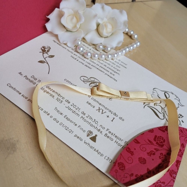 Encante com um convite de 15 anos inspirado em A Bela e a Fera. Personalização, elegância e magia em cada detalhe para sua festa inesquecível.