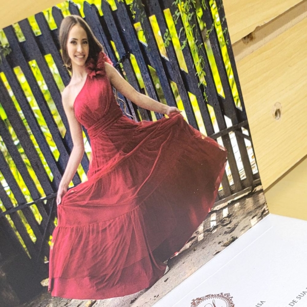 Convite de 15 anos em BH com design exclusivo. Criamos convites personalizados para casamento, bodas e aniversário com sofisticação.