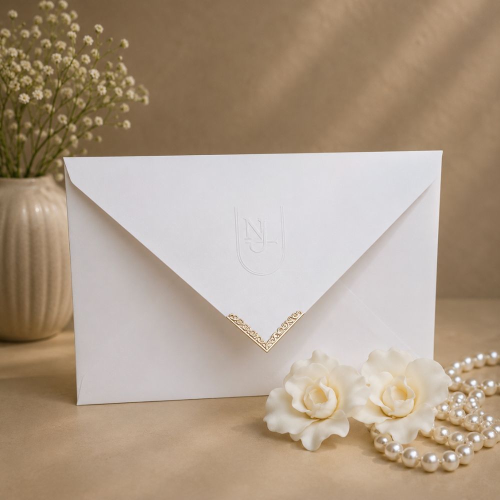 Convite de Casamento Elegante com Hot Stamping Dourado 6 Convite de casamento elegante com relevo seco no envelope