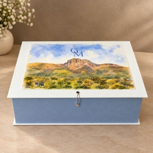 Caixa para padrinho com aquarela azul e tampa personalizada para casamento